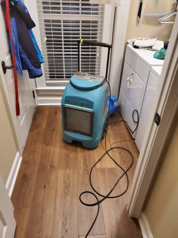 Commercial dehumidifier deployed for Flood Damage Cleanup in Marrero
